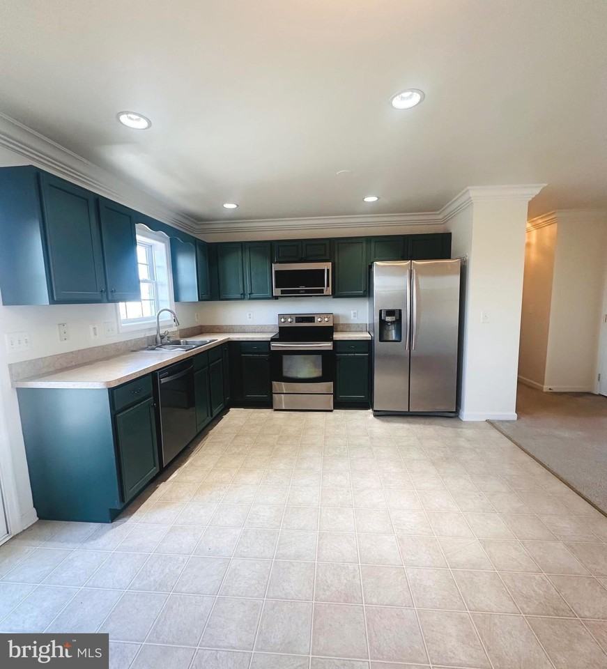 92 Embassy Ct - Photo 7 of 20