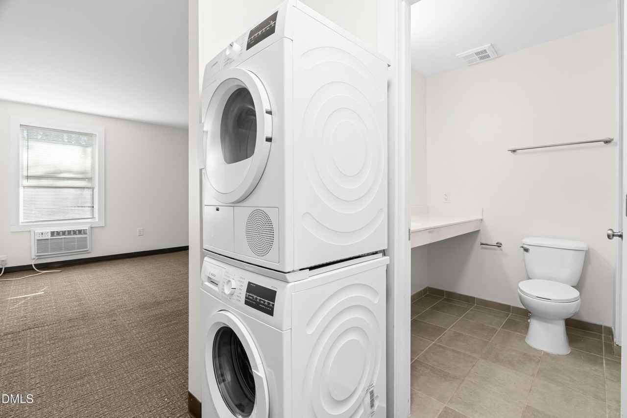 5104 Hollyridge Dr Apt 306 #306 - Photo 3 of 21