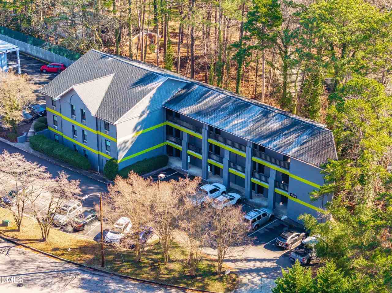 5104 Hollyridge Dr Apt 306 #306 - Photo 7 of 21