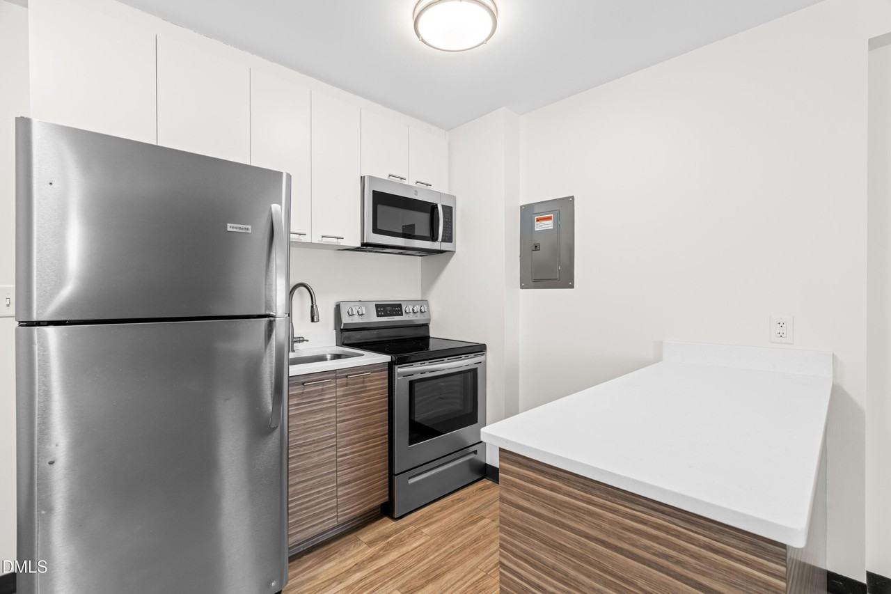 5104 Hollyridge Dr Apt 303 #303 - Photo 2 of 21