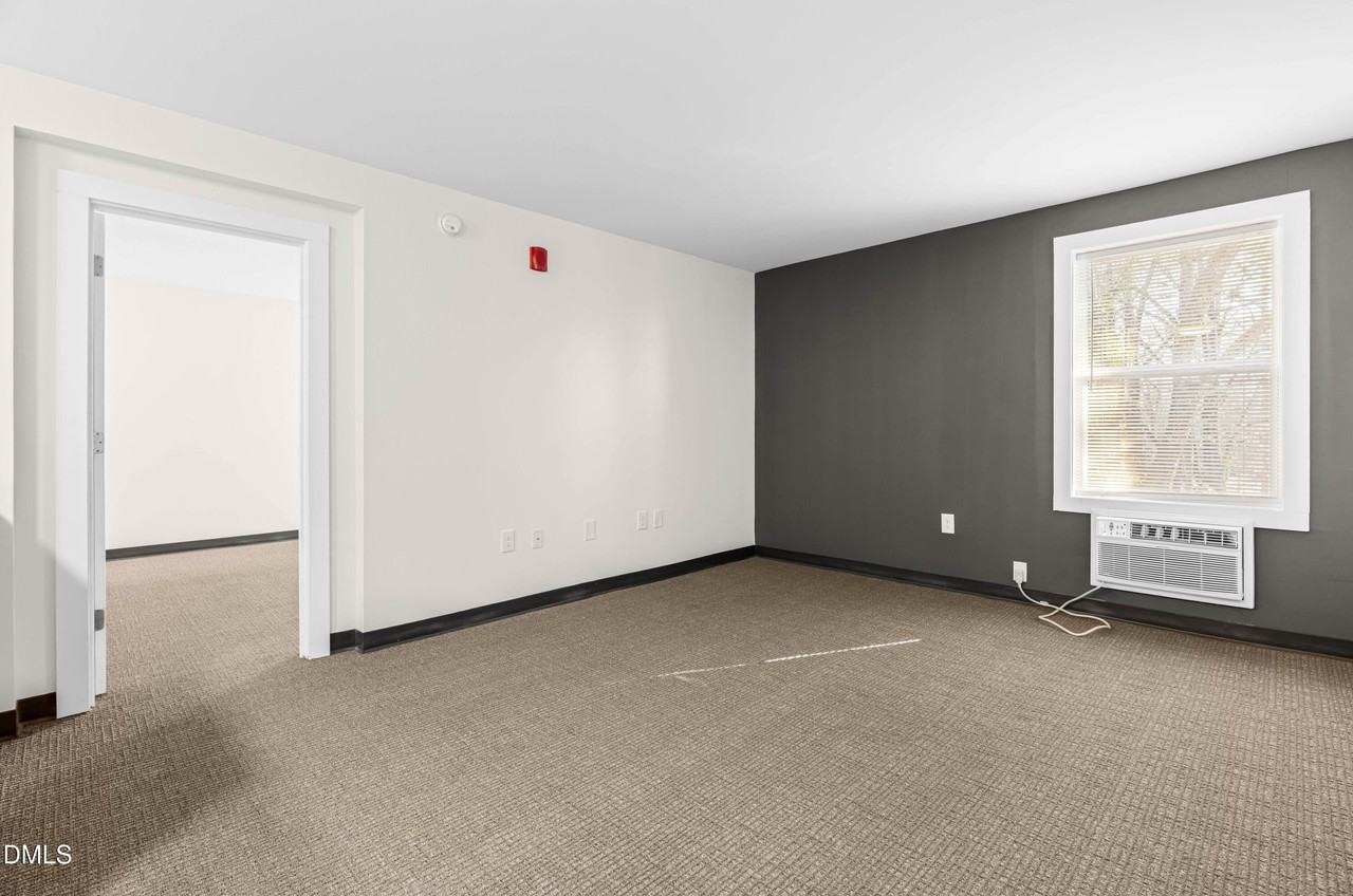 5104 Hollyridge Dr Apt 303 #303 - Photo 4 of 21