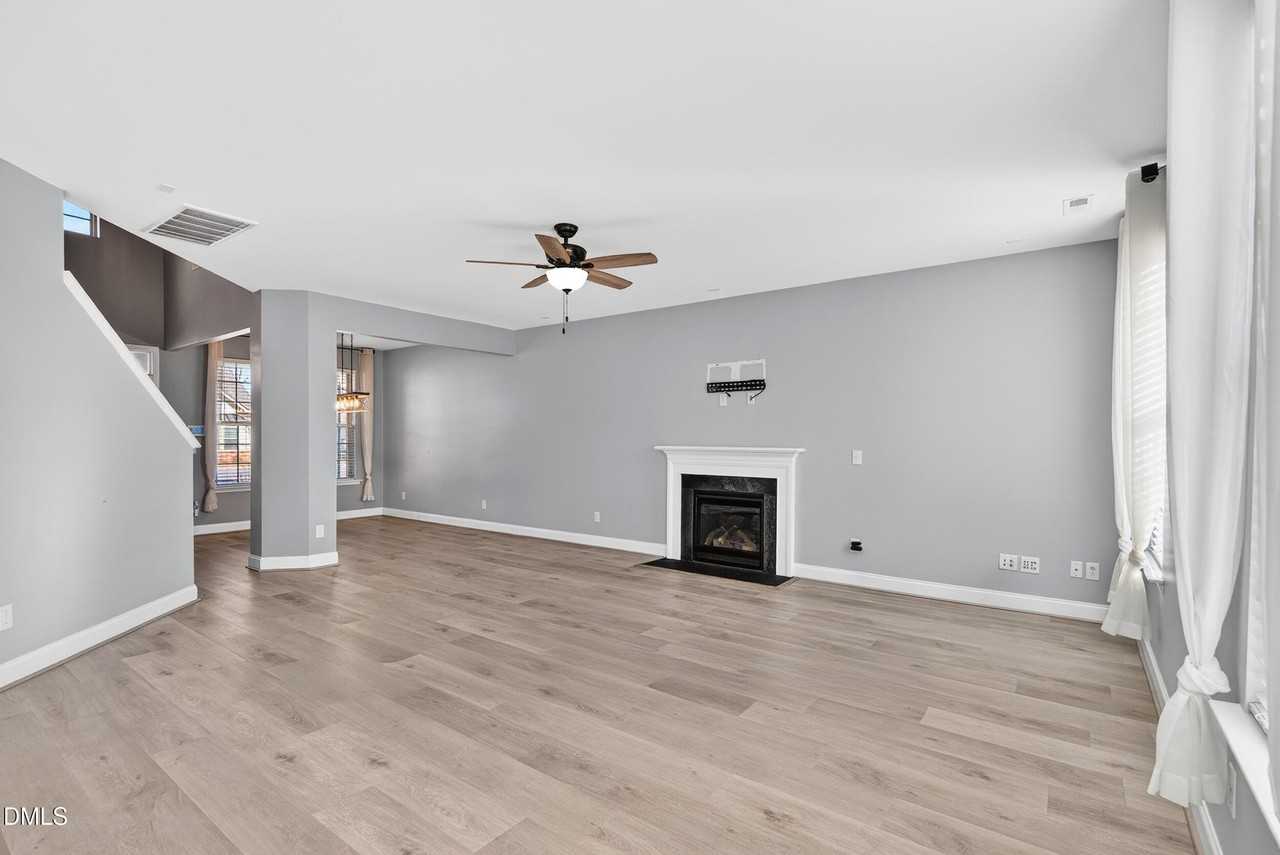 3325 Lacewing Dr - Photo 3 of 16