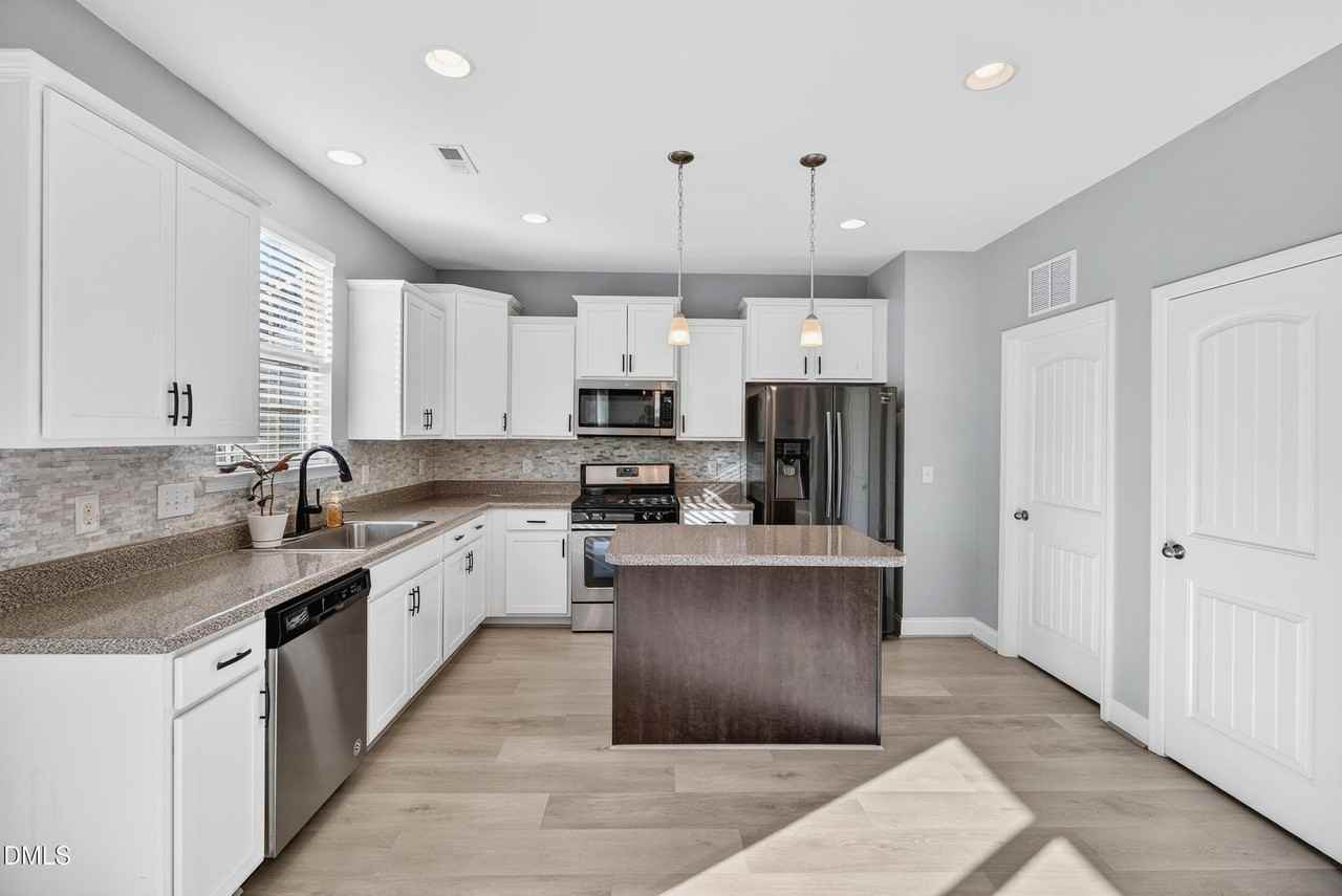 3325 Lacewing Dr - Photo 5 of 16