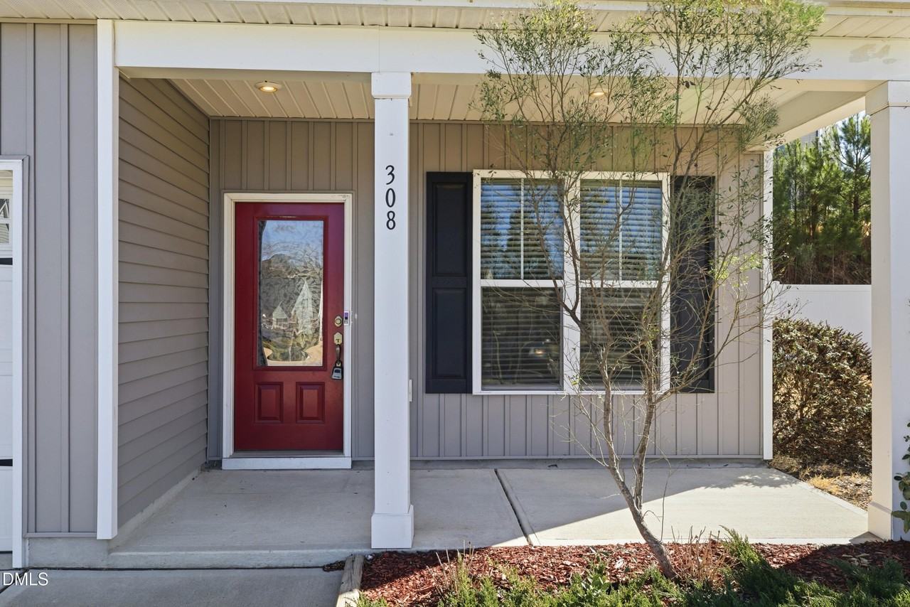 308 Colin Court - Photo 5 of 32