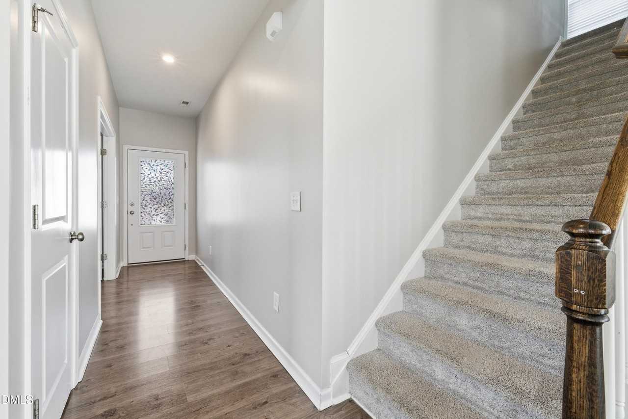 308 Colin Court - Photo 6 of 32