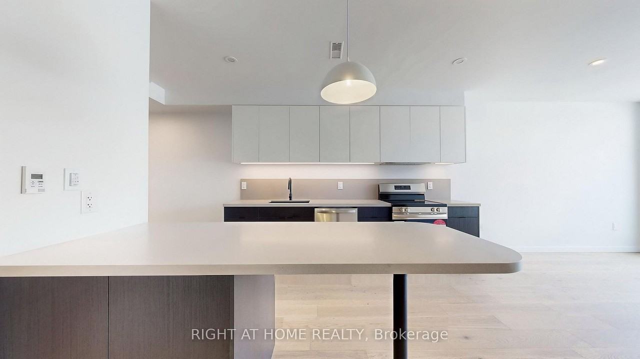 3122 Dundas Street West - Photo 3 of 10