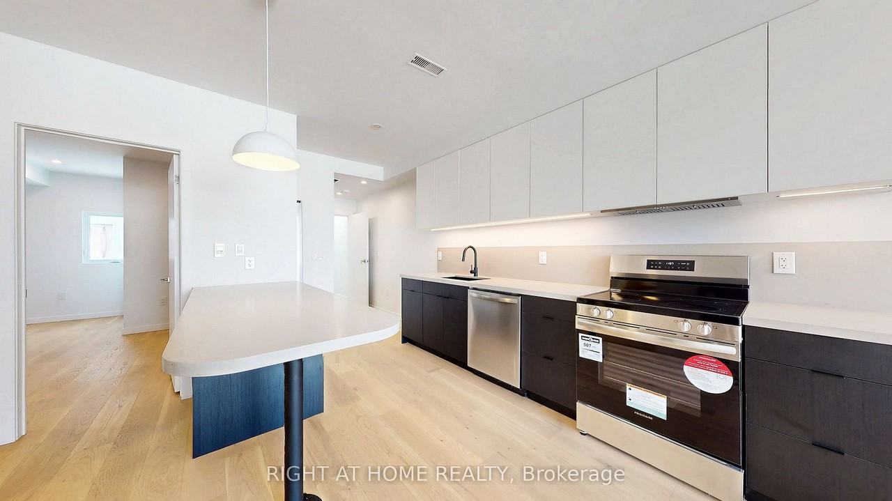 3122 Dundas Street West - Photo 2 of 10