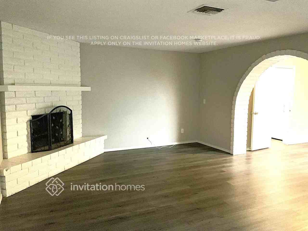 1624 W Behrend Dr - Photo 3 of 10