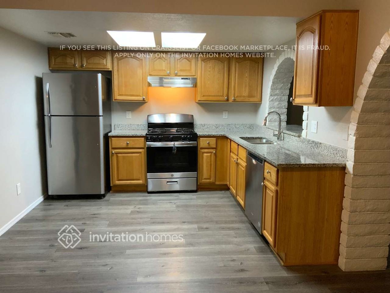 1624 W Behrend Dr - Photo 4 of 10