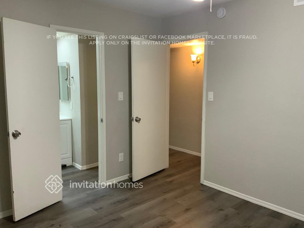 1624 W Behrend Dr - Photo 6 of 10