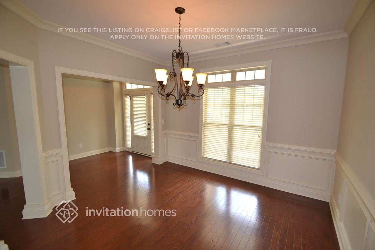 427 Sweetwater Bridge Cir - Photo 2 of 14