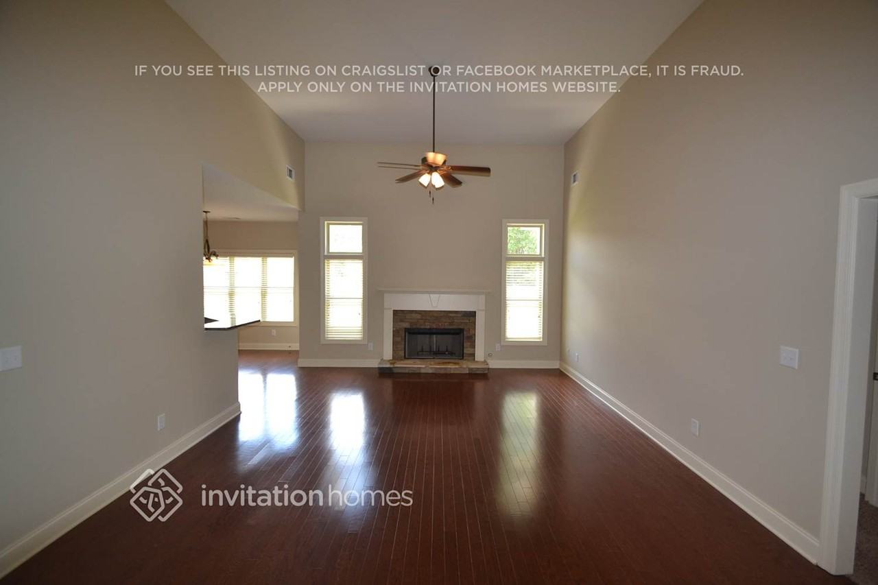 427 Sweetwater Bridge Cir - Photo 3 of 14