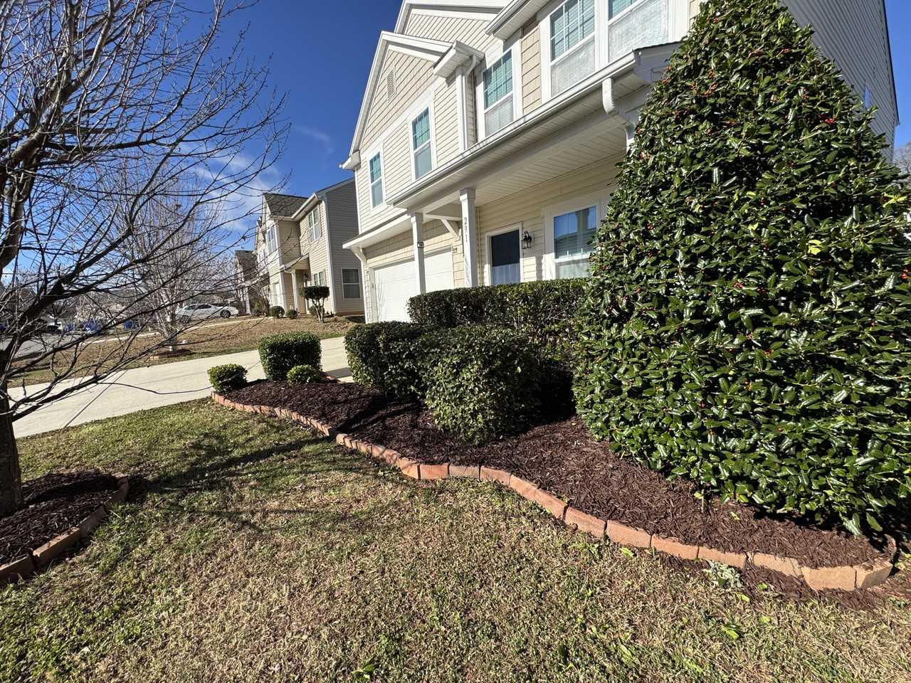 291 Ranlo Ave - Photo 3 of 45