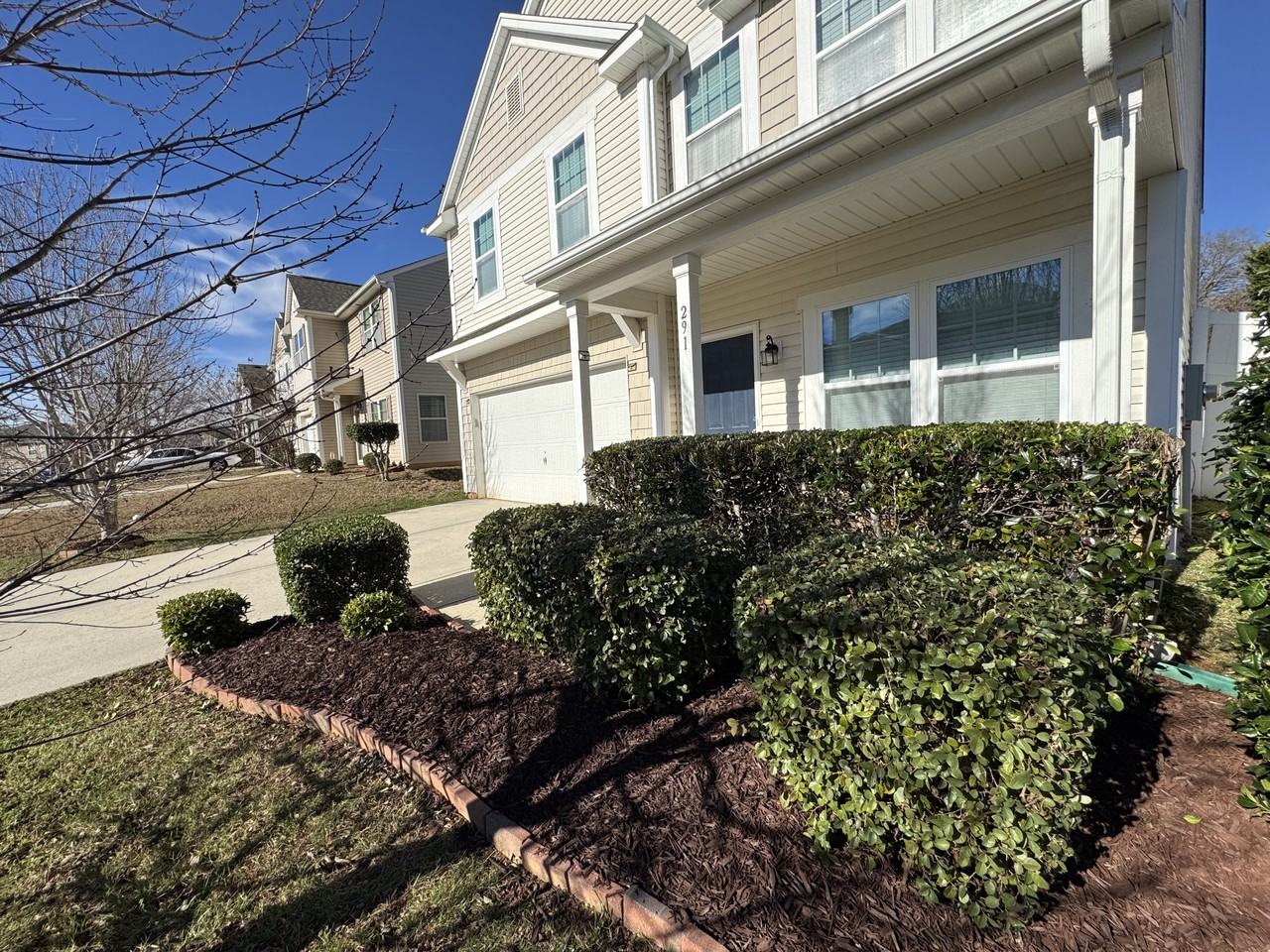 291 Ranlo Ave - Photo 4 of 45