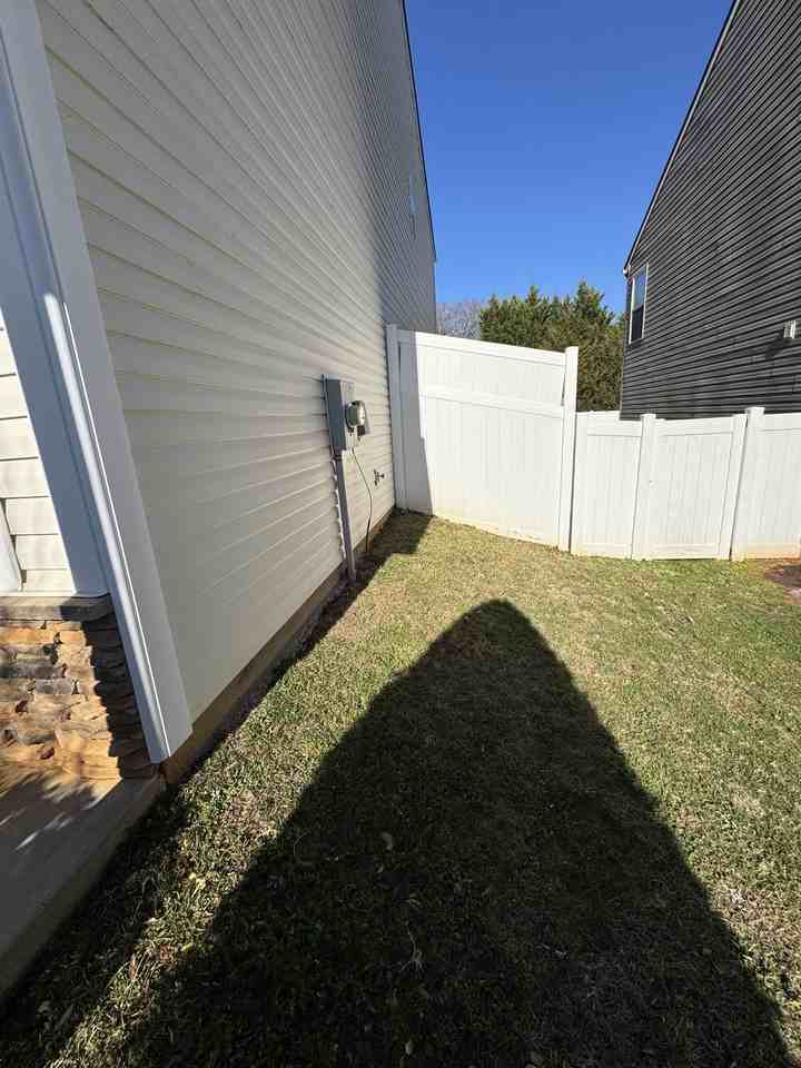 291 Ranlo Ave - Photo 5 of 45