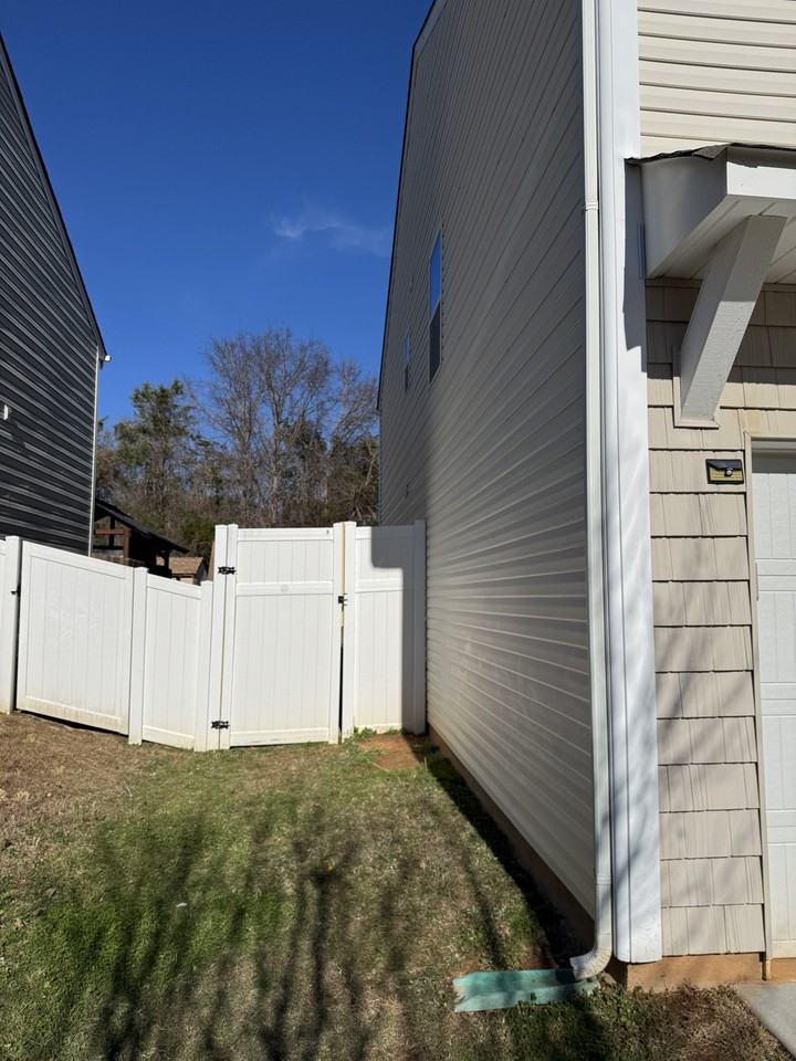 291 Ranlo Ave - Photo 6 of 45