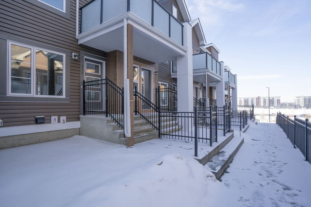 230 Livingston Common Ne - Photo 3 of 24