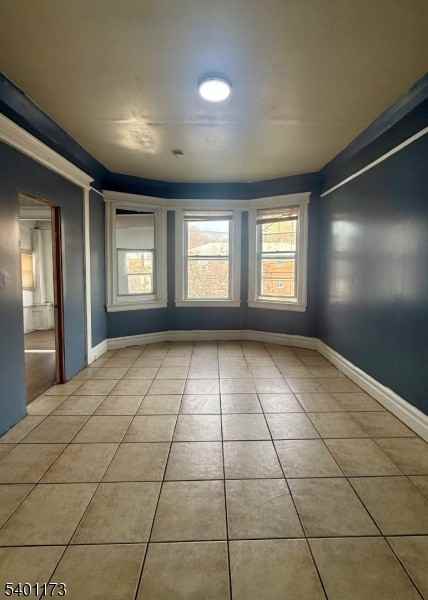 110 Lincoln Ave Apt 2nd - Photo 3 of 11