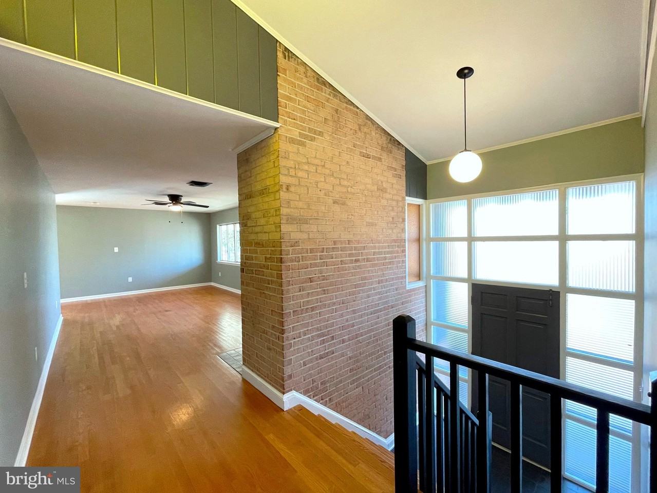 9457 Boyds Turn Rd - Photo 4 of 46