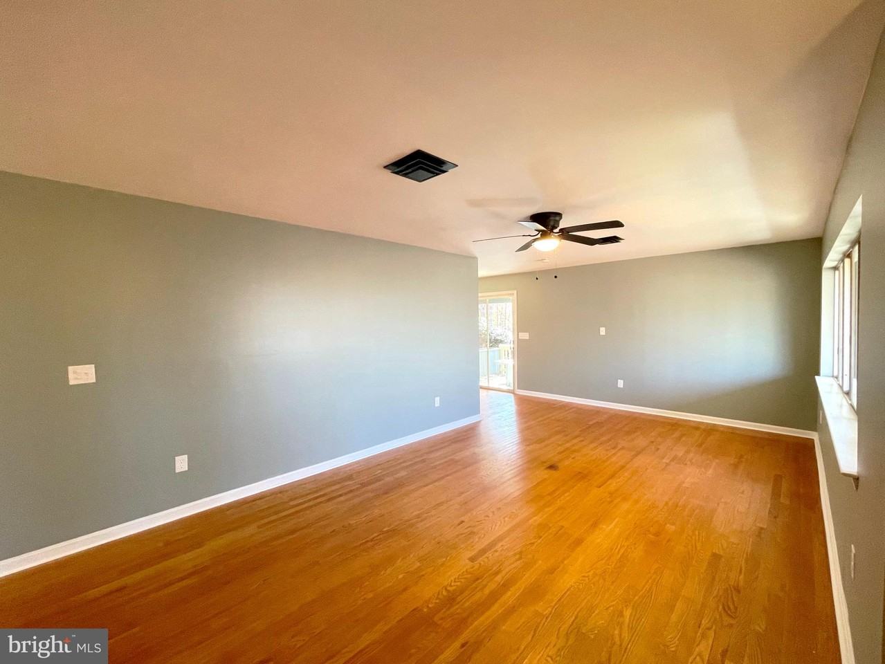 9457 Boyds Turn Rd - Photo 6 of 46