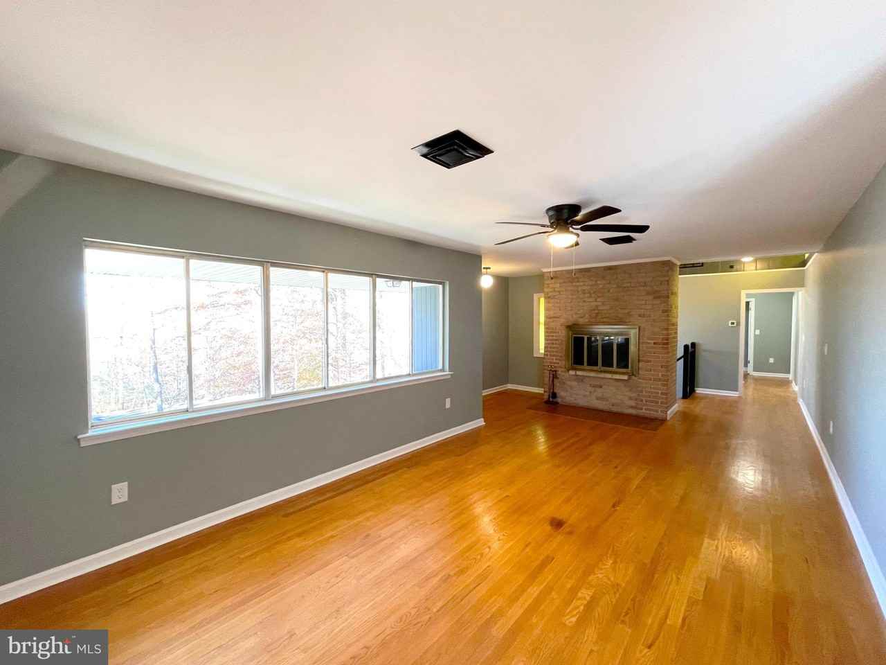 9457 Boyds Turn Rd - Photo 7 of 46