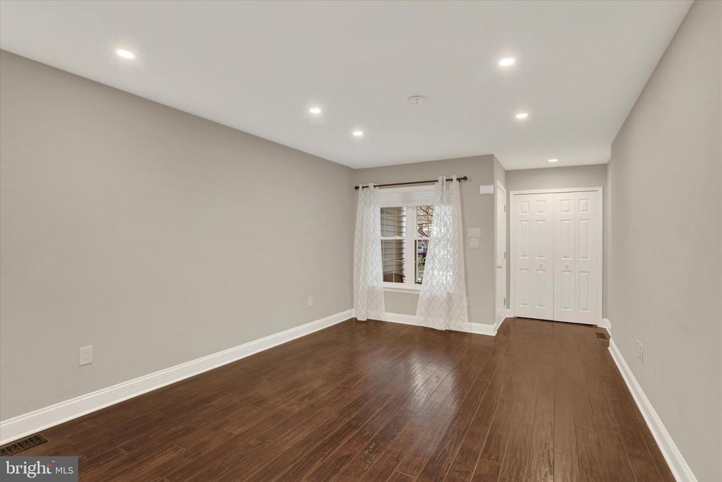 102 Julian Dr E ##E - Photo 2 of 28