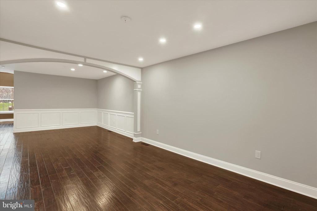 102 Julian Dr E ##E - Photo 3 of 28