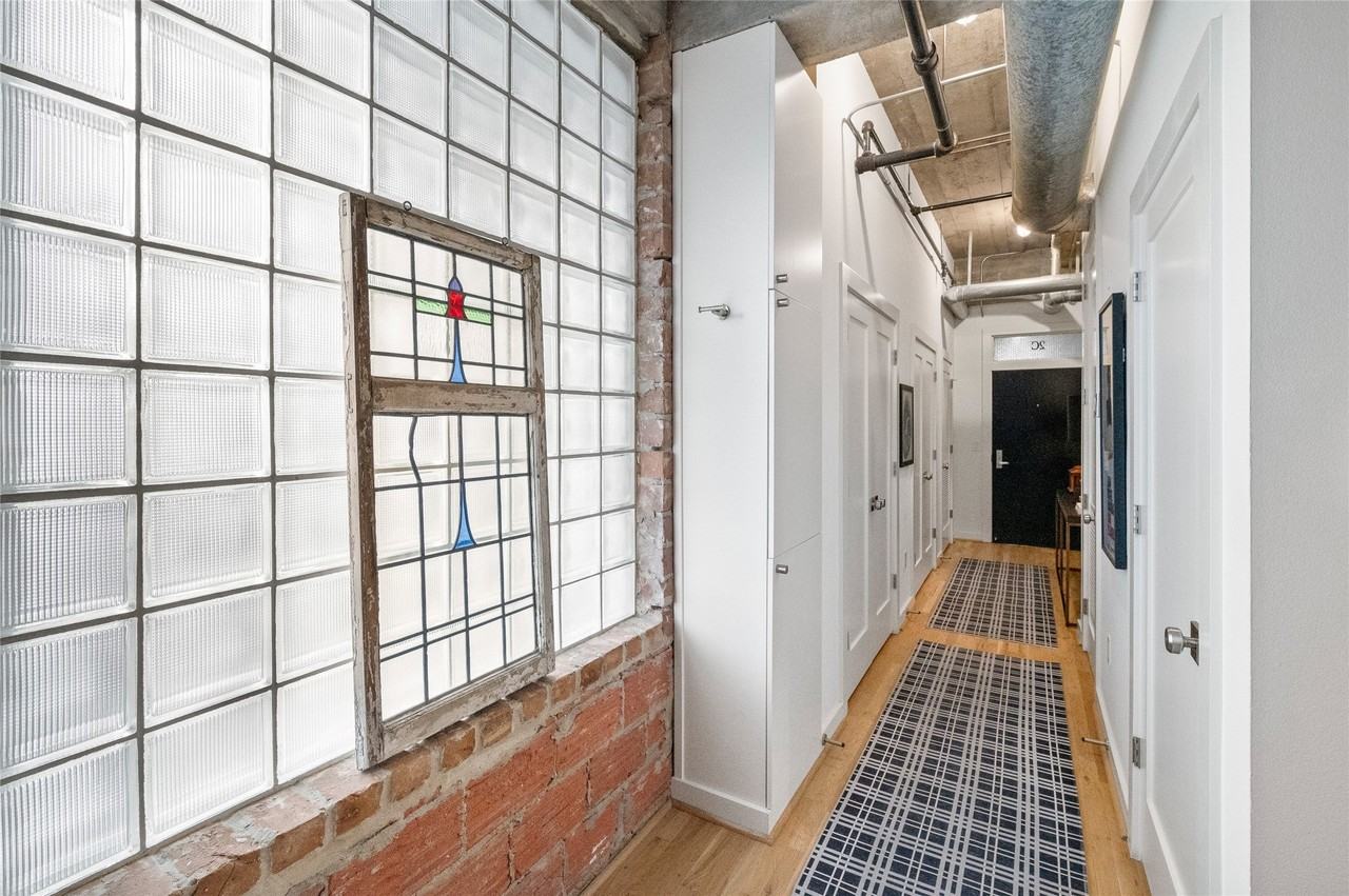 204 Travis St - Photo 6 of 28