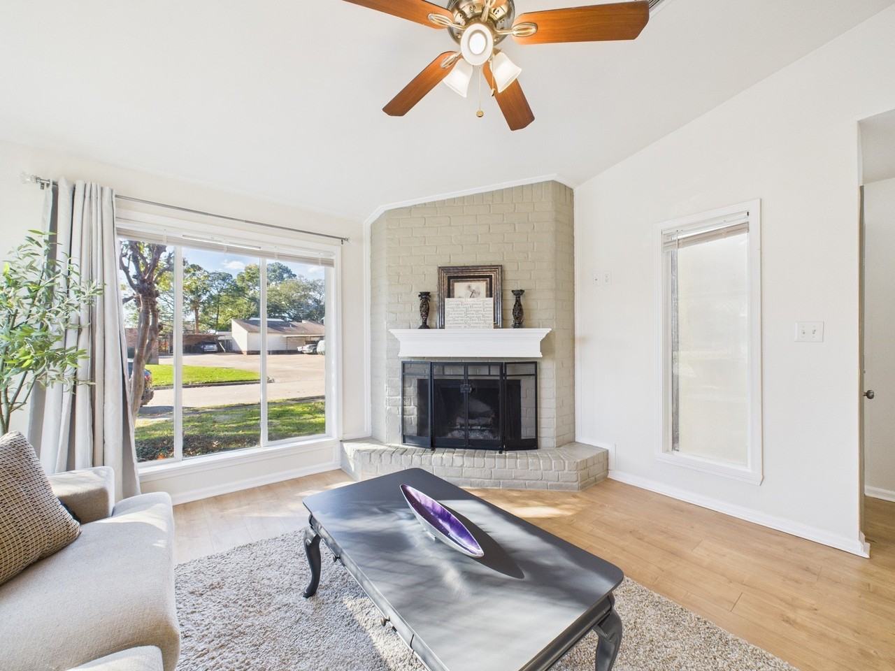 7836 Bateman Ln - Photo 6 of 45