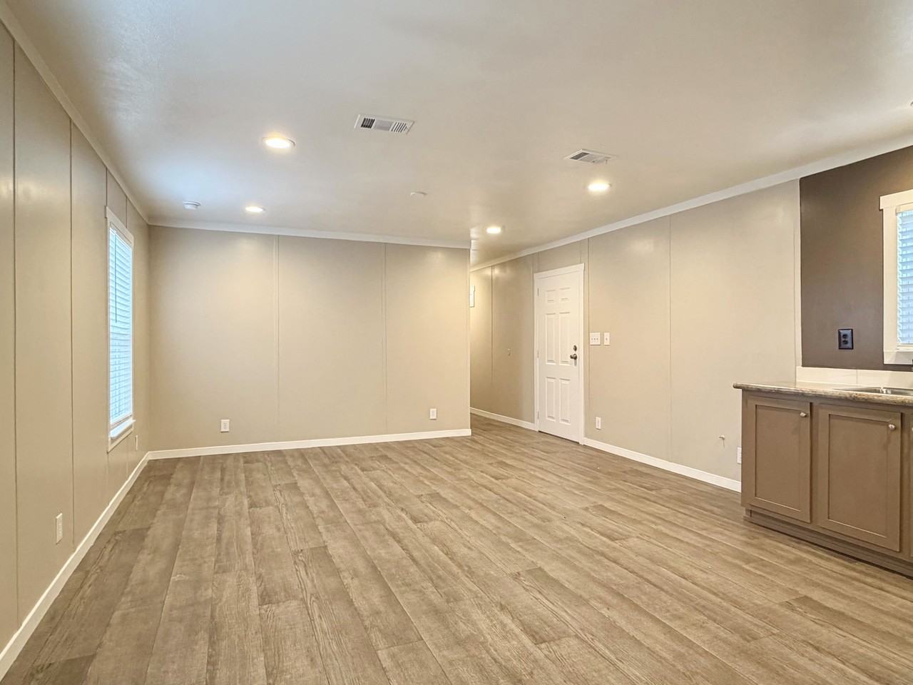 109 Janice St - Photo 5 of 24