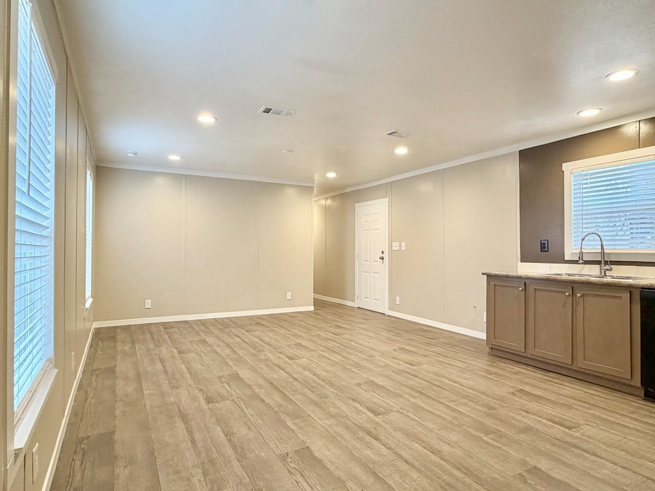 109 Janice St - Photo 6 of 24