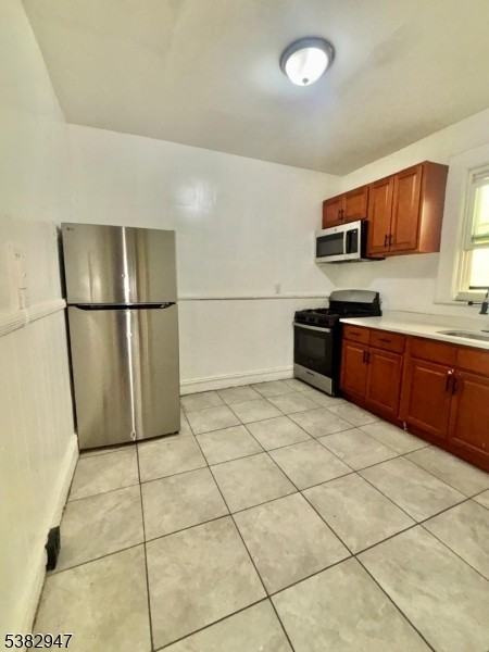 187 Shephard Ave Apt 1st - Photo 2 of 18