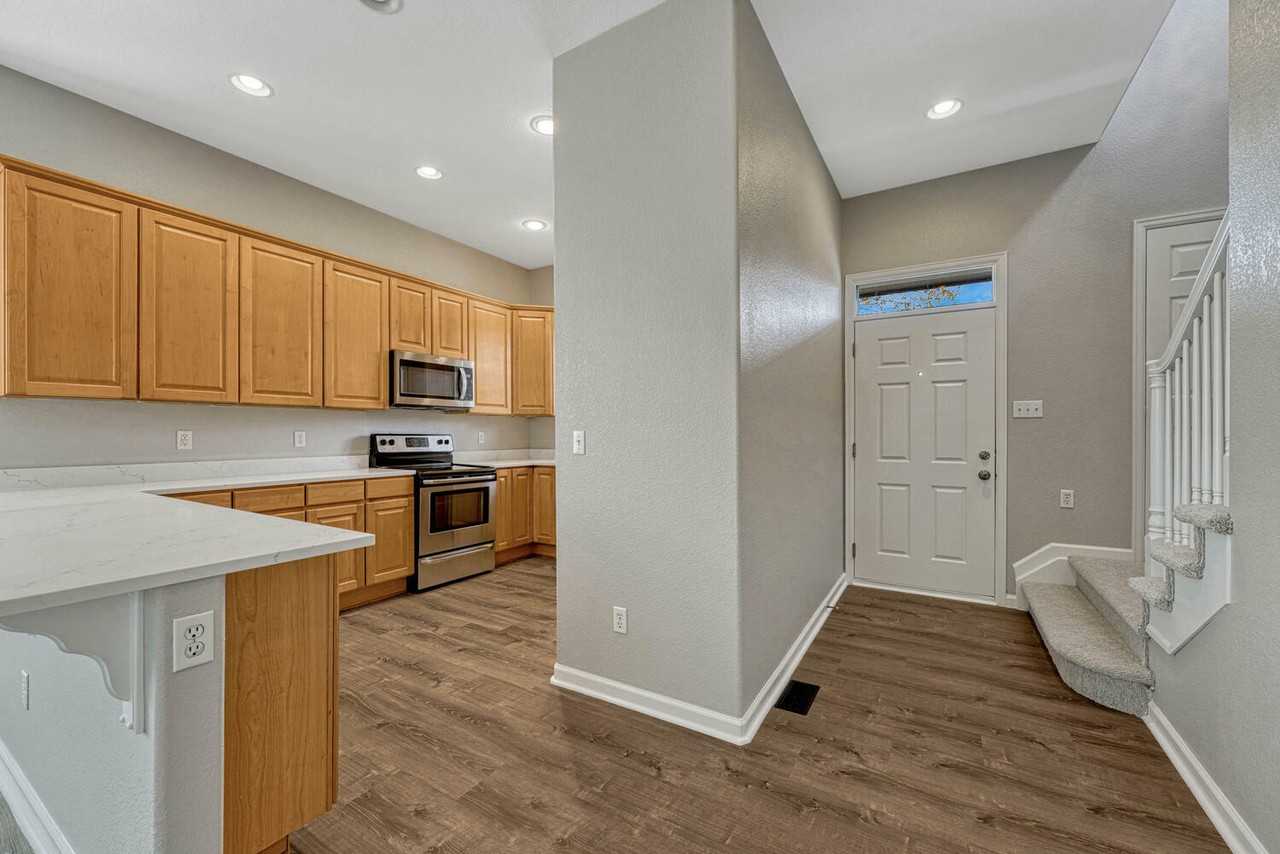 10655 Wynspire Way - Photo 5 of 37