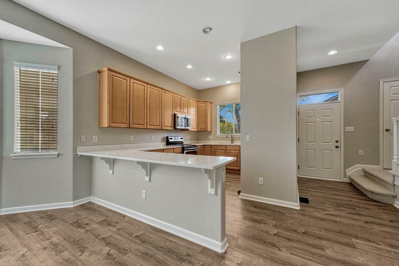 10655 Wynspire Way - Photo 6 of 37