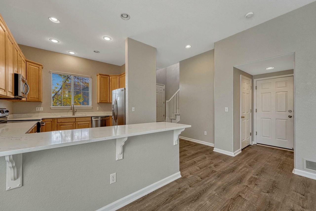 10655 Wynspire Way - Photo 7 of 37