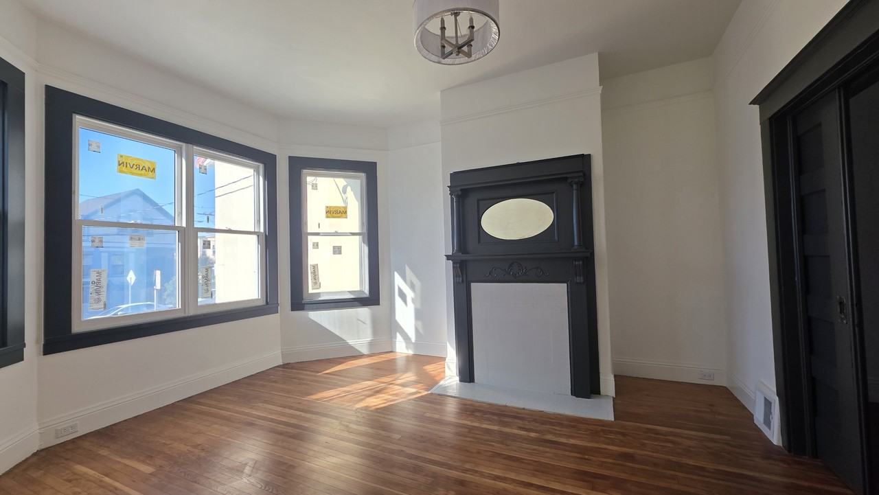 1590 Underwood Ave - Photo 4 of 24