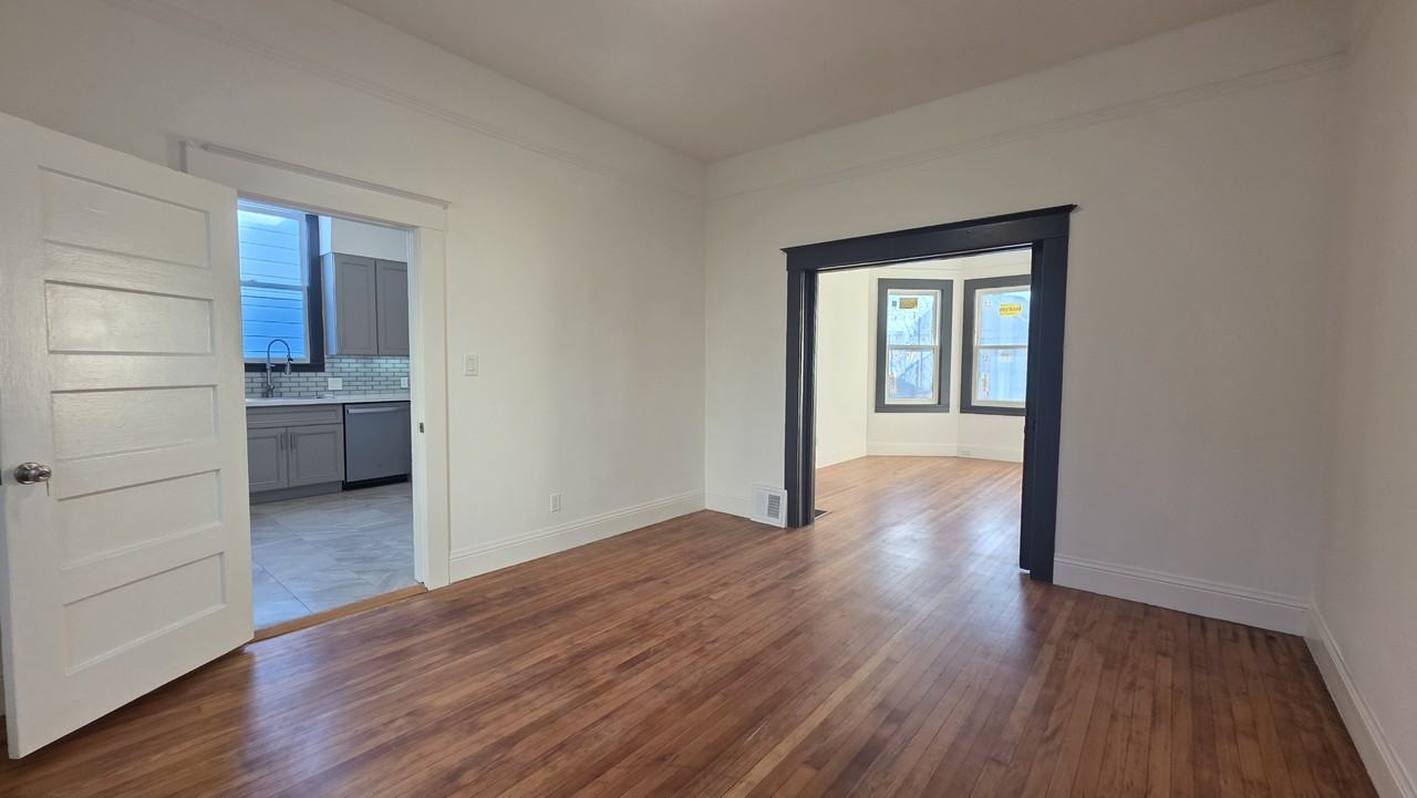 1590 Underwood Ave - Photo 5 of 24