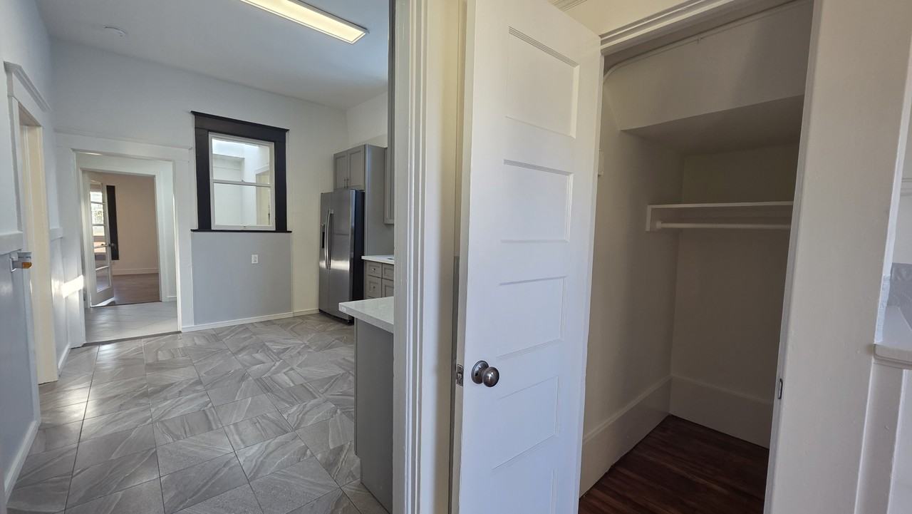 1590 Underwood Ave - Photo 6 of 24