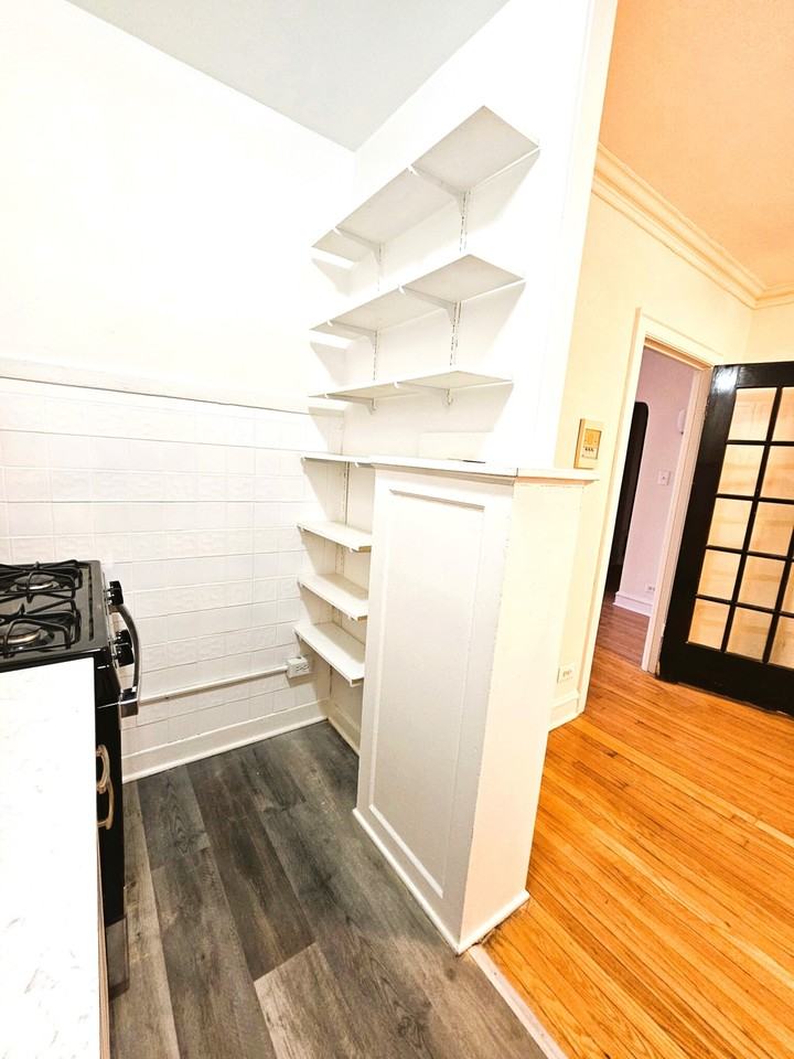 4800 N Paulina St #2 - Photo 3 of 8