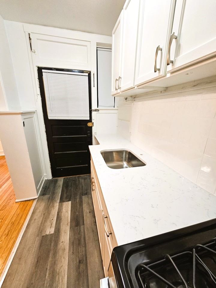 4800 N Paulina St #2 - Photo 5 of 8