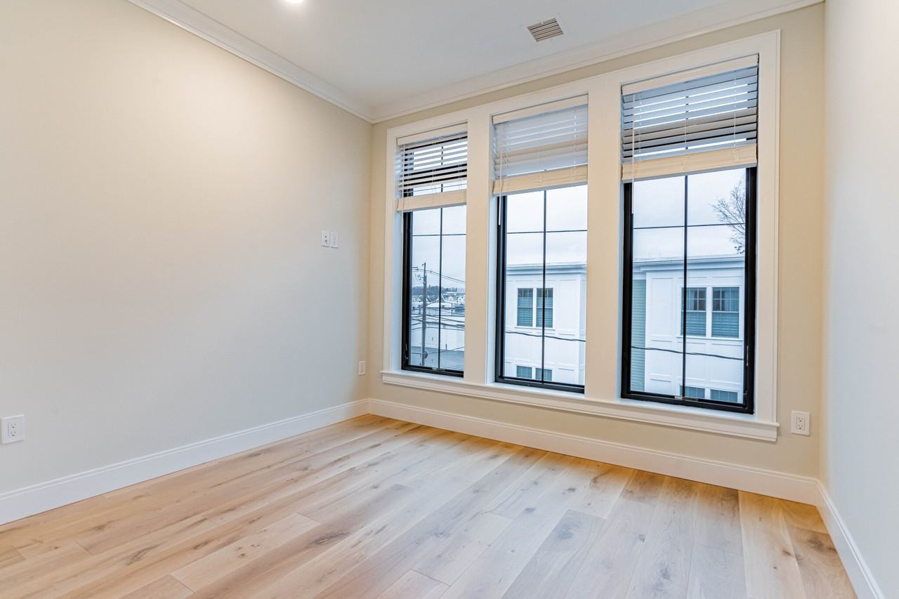 157 Everett St #303 - Photo 3 of 15