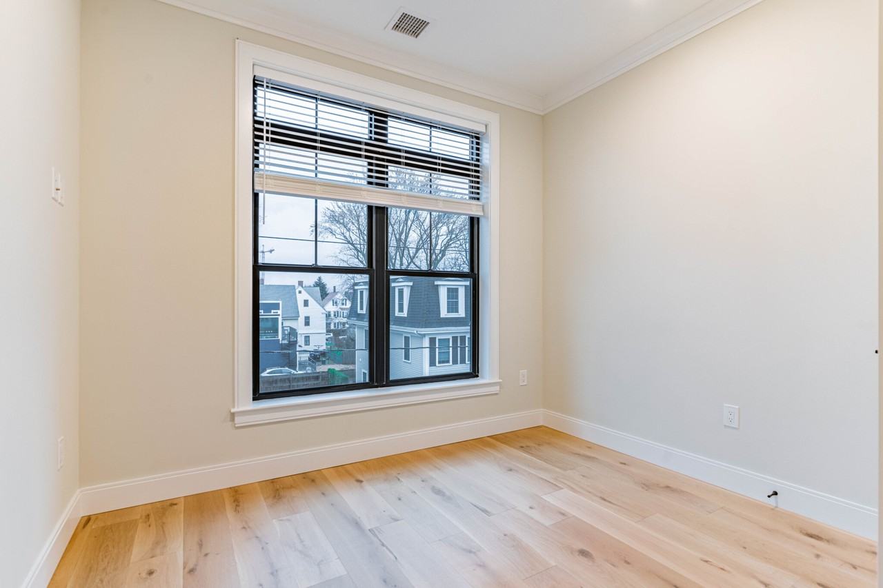 157 Everett St #303 - Photo 4 of 15