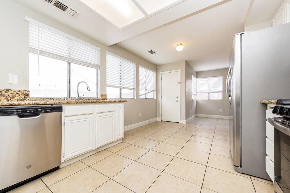 4501 Bradpoint Dr - Photo 5 of 17