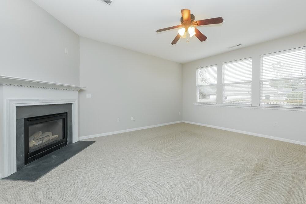 136 Maple Hill Dr - Photo 4 of 17