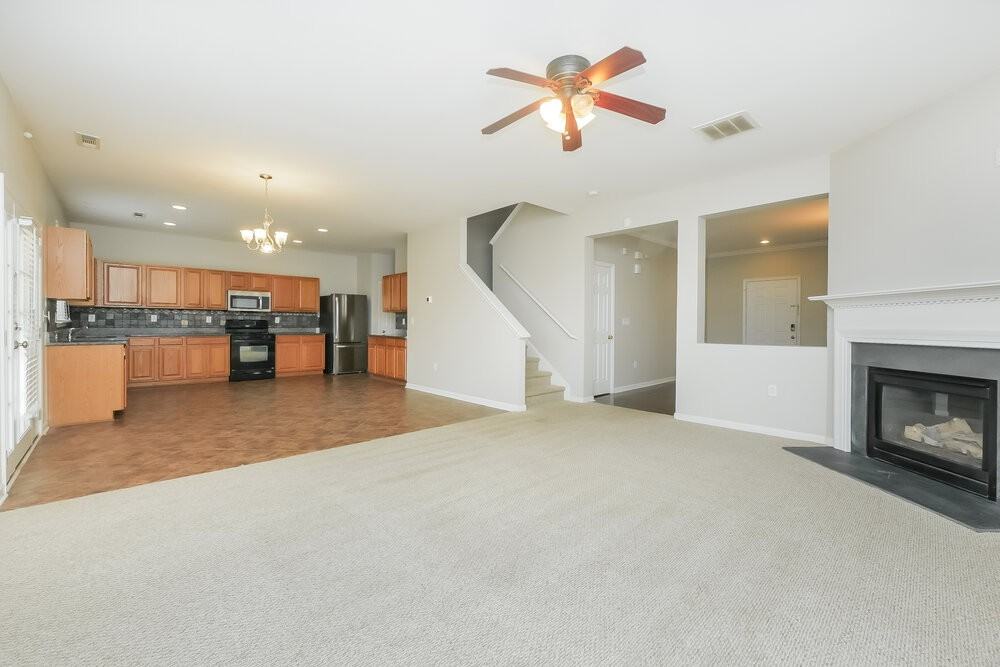 136 Maple Hill Dr - Photo 7 of 17