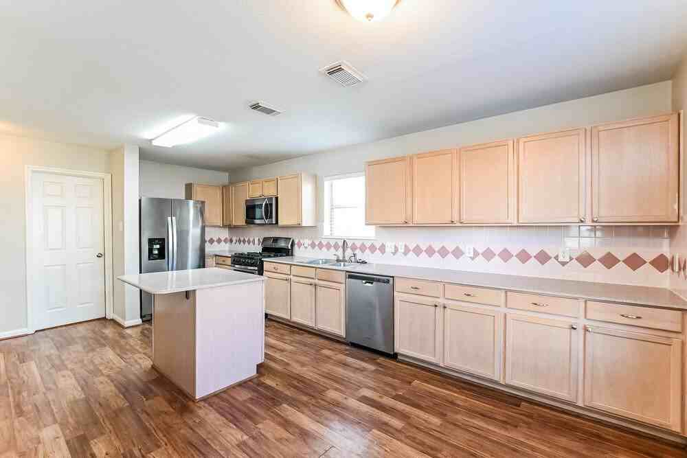 8119 Stagewood Dr - Photo 7 of 17