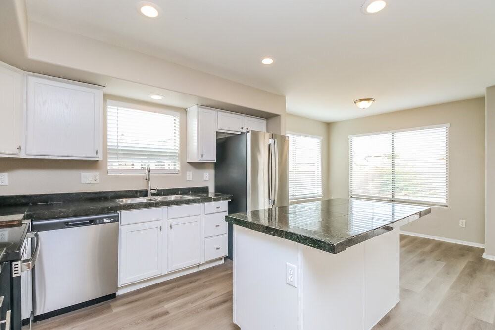 9216 W Globe Ave - Photo 6 of 17