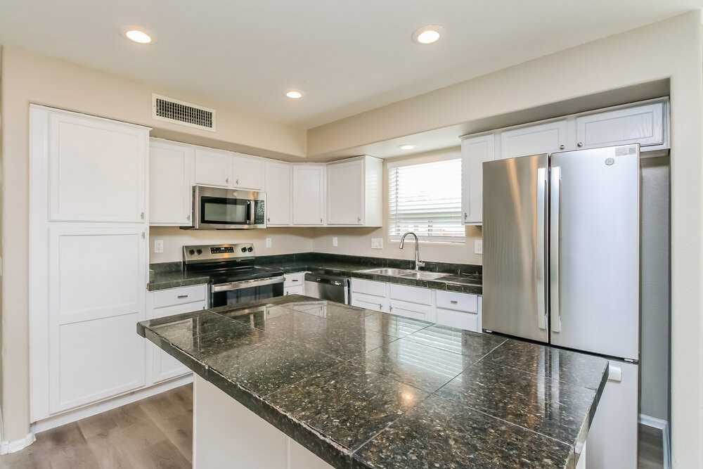 9216 W Globe Ave - Photo 7 of 17