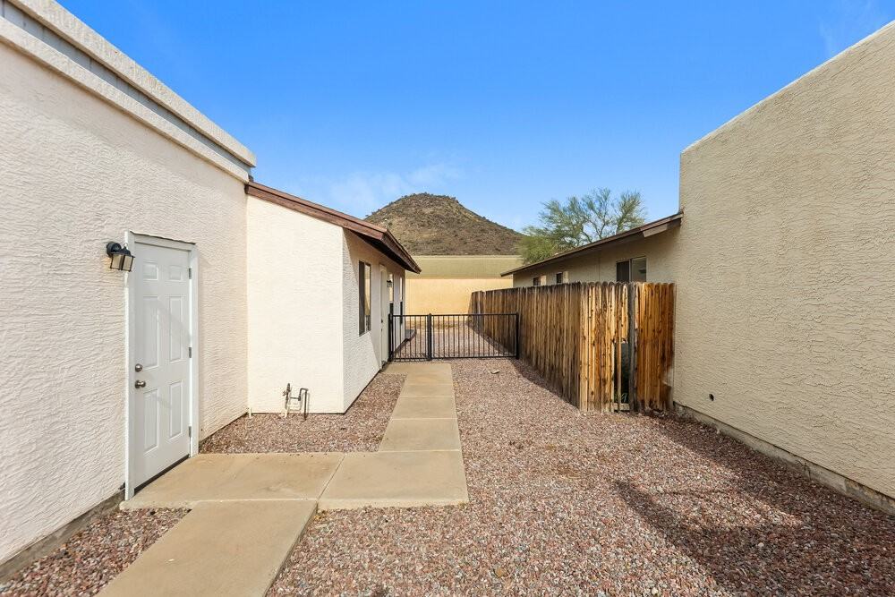 4774 W Menadota Dr - Photo 3 of 16