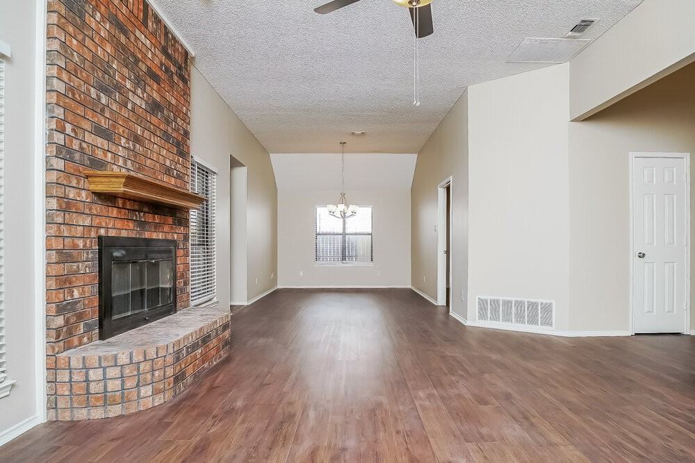 812 Ironsides Ln - Photo 3 of 16